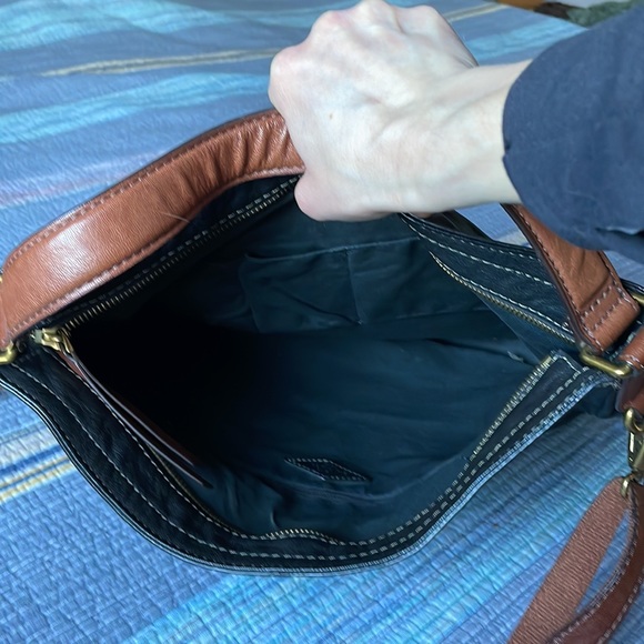 *Sale* Leather Fossil hobo style purse - Picture 3 of 4